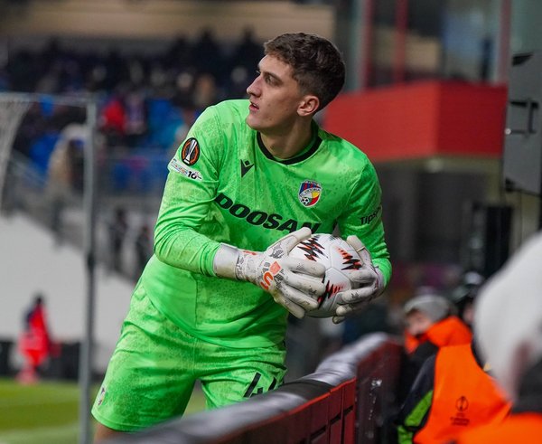 V brance plzeňské Viktorie nastoupil trochu překvapivě Florian Wiegele. Rakouský gólman zvládl těžký souboj  v Evropské lize bravurně a udržel čisté konto.