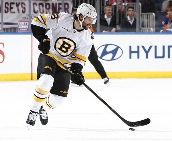 Pavel Zacha vstřelil v utkání s Blues dva góly