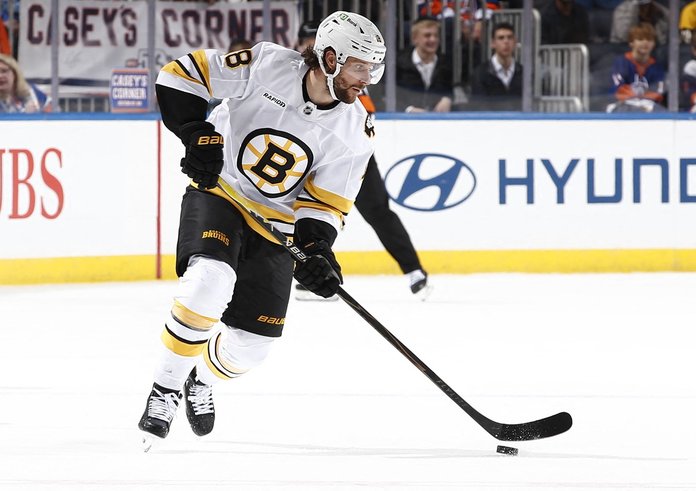 Pavel Zacha vstřelil v utkání s Blues dva góly