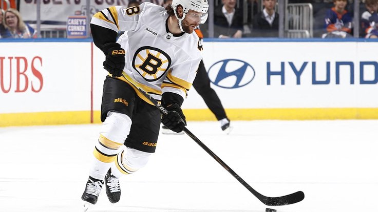 Pavel Zacha vstřelil v utkání s Blues dva góly