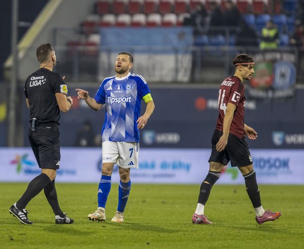 Rozhodčí Stanislav Volek v utkání Olomouc - Sparta.