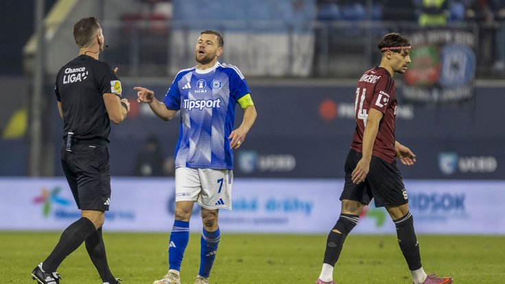 Rozhodčí Stanislav Volek v utkání Olomouc - Sparta.