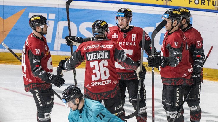 Hokejisté Sparta se radují ze vstřelené branky