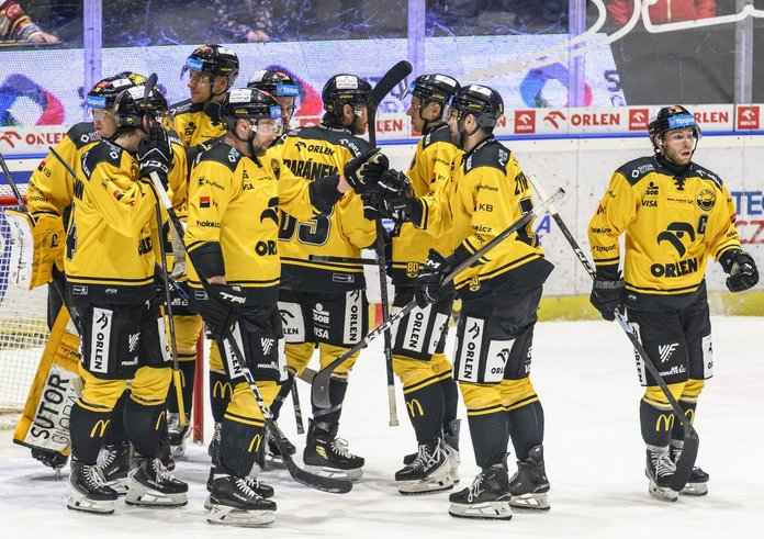 Litvínovští hráči se radují z výhry nad Libercem