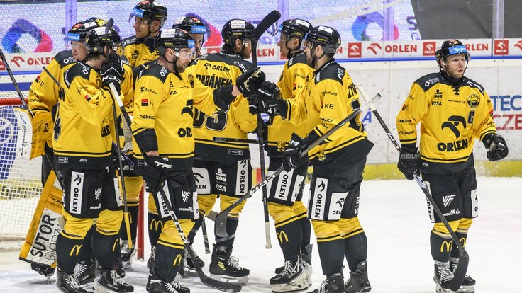 Litvínovští hráči se radují z výhry nad Libercem