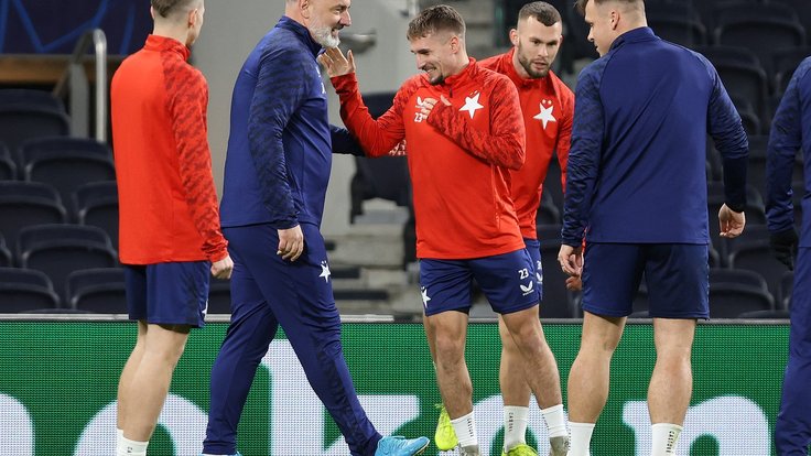 Trénink Slavia na hřišti Tottenhamu.