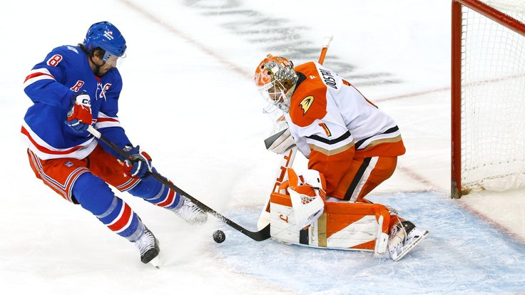 Lukáš Dostál zastavuje pokus J.T. Millera