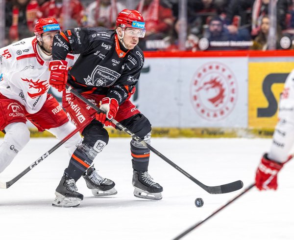 Daniel Kurovský z Třince s Michaelem Vukojevicem z Hradce Králové