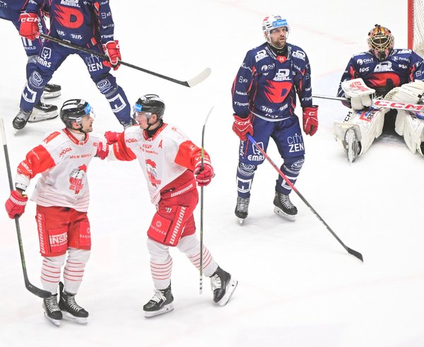 Hráči Olomouce se radují z vítězného gólu