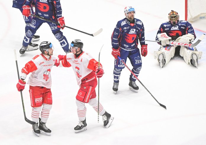 Hráči Olomouce se radují z vítězného gólu