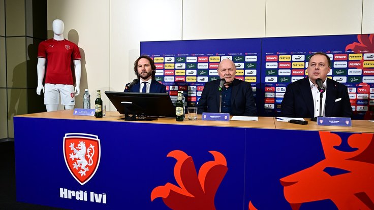 Pavel Nedvěd, Miroslav Koubek a David Trunda na tiskové konferenci.