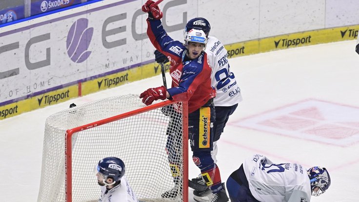 Lukáš Sedlák střílí vítězný gól