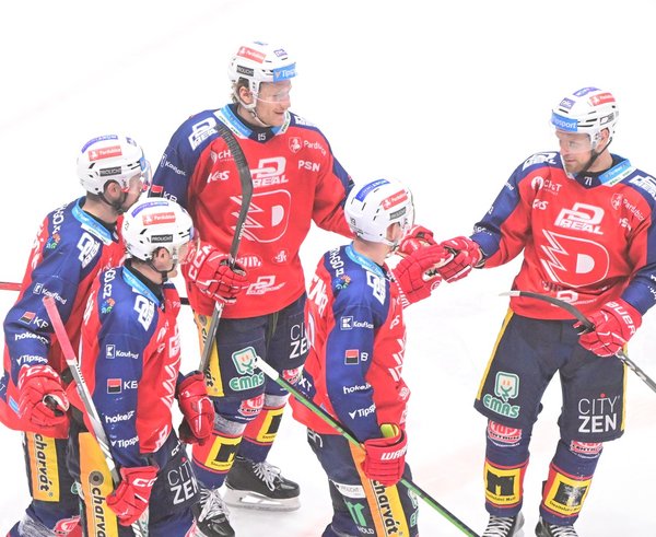 Hráči Dynama oslavují výhru