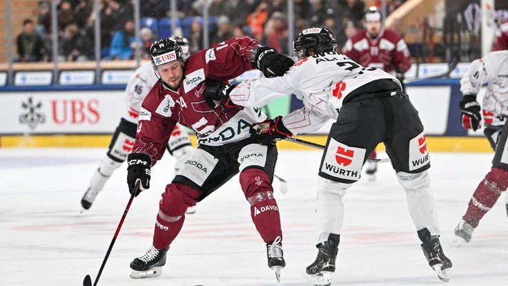 Filip Chlapík v souboji s Nolan Allanem