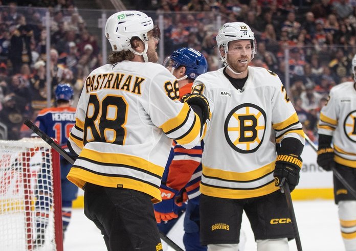 David Pastrňák oslavuje gól