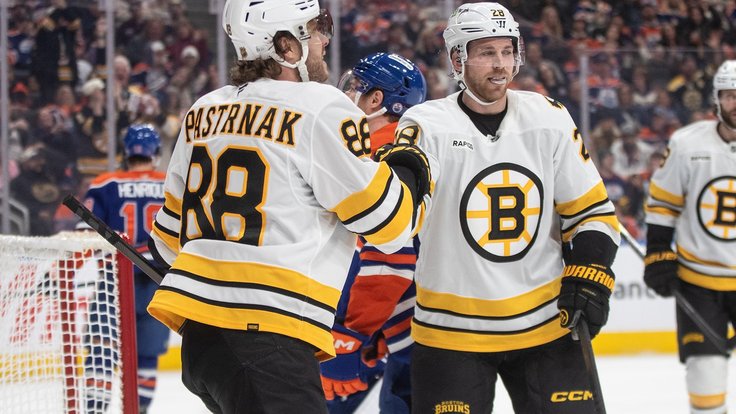 David Pastrňák oslavuje gól