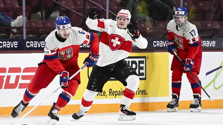 Čeští junioři porazili Švýcarsko.