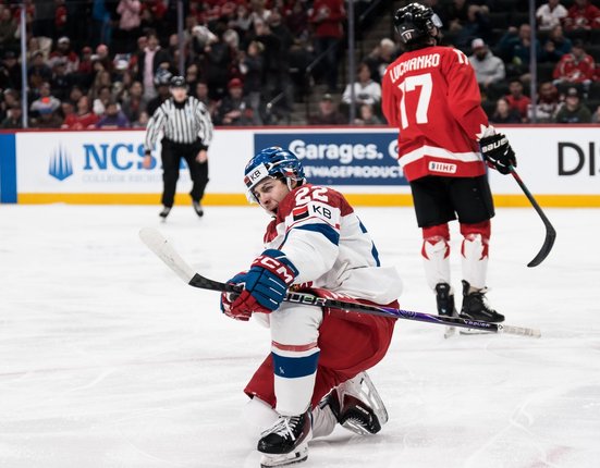 Adam Titlbach slaví gól.