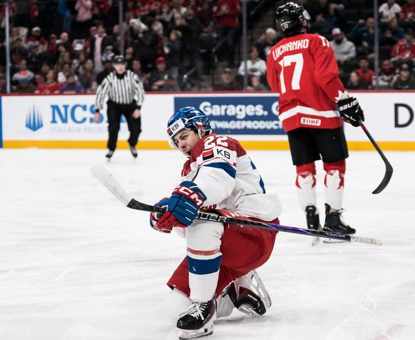 Adam Titlbach slaví gól.