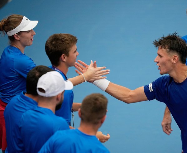 Česká radost. Jakub Menšík (vpravo) slaví skalp Nora Ruuda.