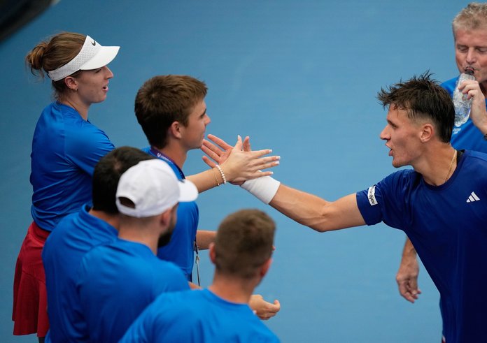 Česká radost. Jakub Menšík (vpravo) slaví skalp Nora Ruuda.