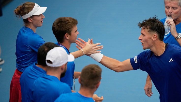 Česká radost. Jakub Menšík (vpravo) slaví skalp Nora Ruuda.