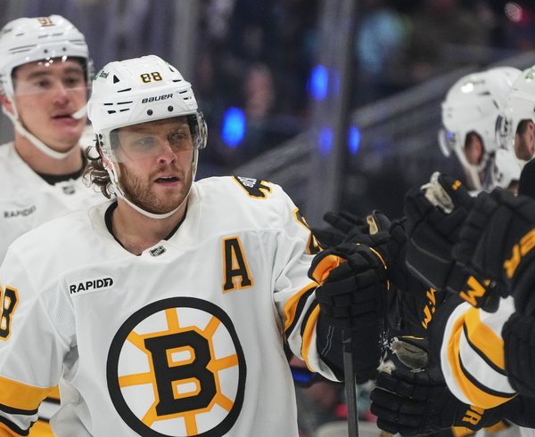 David Pastrňák v utkání se Seattlem