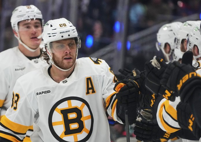 David Pastrňák v utkání se Seattlem