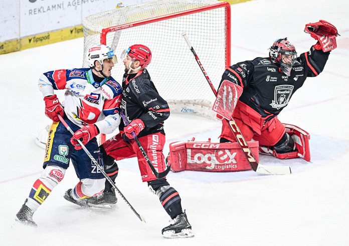 Lukáš Sedlák v souboji s Radkem Pilařem.