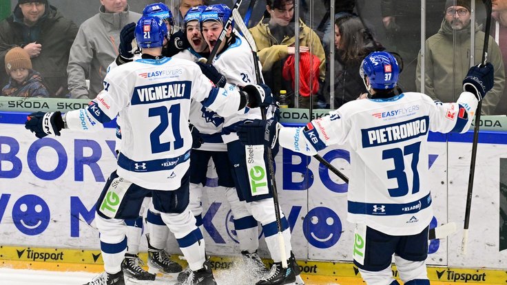 Rytíři oslavují gól