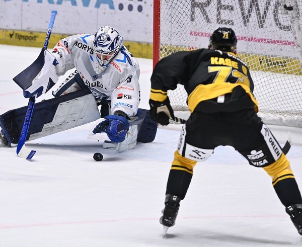 Nedaří se. Ondřej Kaše v dnešním duelu s Vítkovicemi neskóroval, jeho Litvínov zůstává přikovaný na posledním místě v tabulce extraligy.