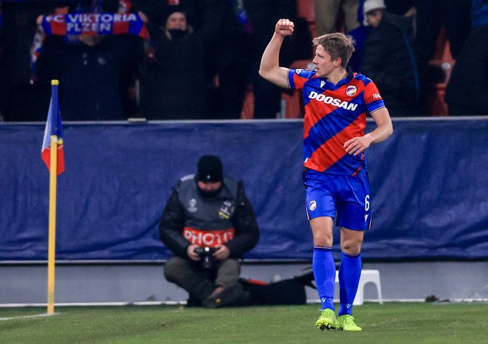 Parádní trefa. Úvodní gól zápasu s Portem obstaral již v šesté minutě Lukáš Červ.