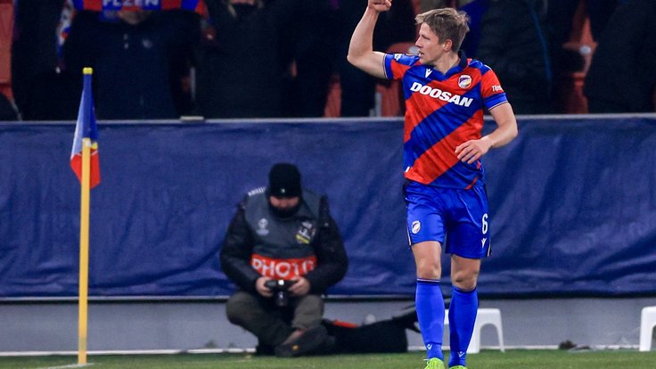 Parádní trefa. Úvodní gól zápasu s Portem obstaral již v šesté minutě Lukáš Červ.