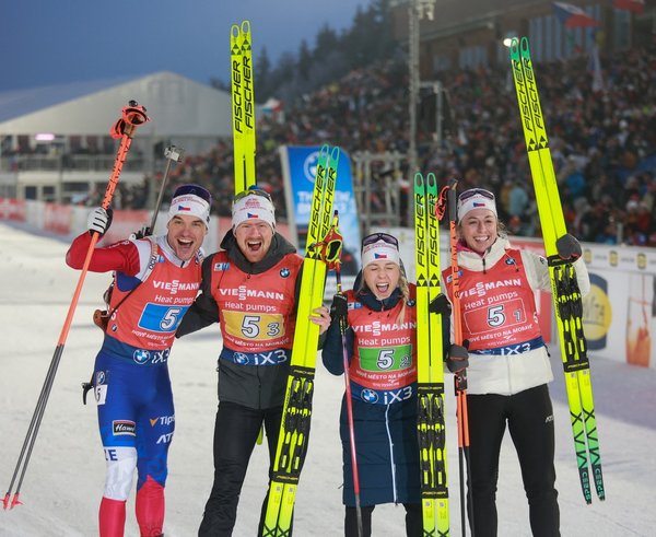 Bronzová radost smíšené štafety.