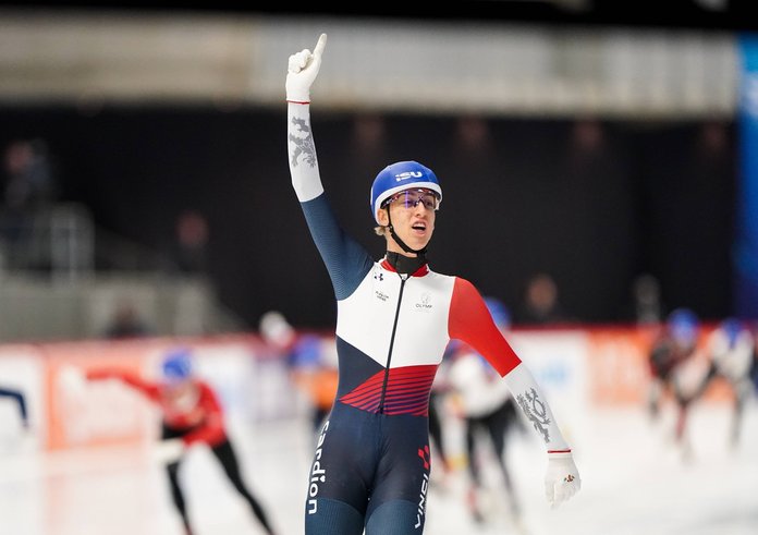 Metoděj Jílek se raduje z vítězství.