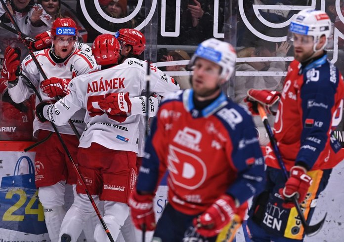 Oceláři oslavují gól