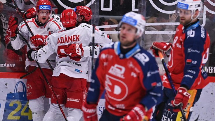 Oceláři oslavují gól