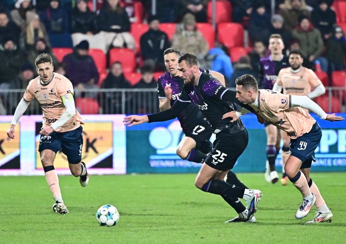 Tomáš Chorý v průniku proti Pardubicím.