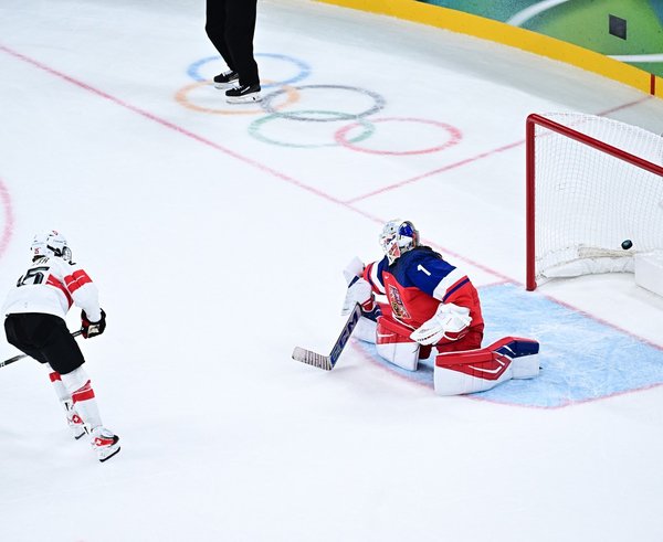 Michaela Hesová inkasuje gól při samosttaném nájezdu