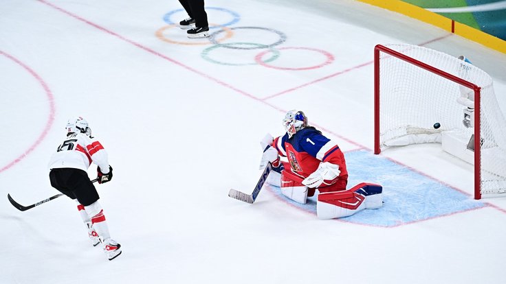 Michaela Hesová inkasuje gól při samosttaném nájezdu