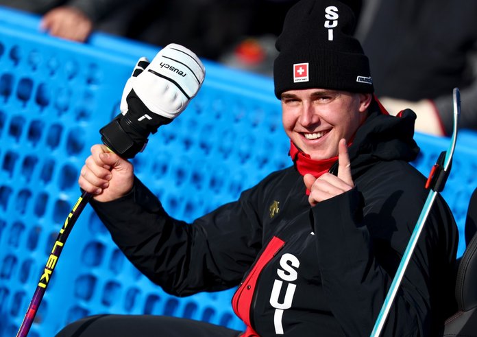 První zlato pro zemi helvétského kříže. Nejcennější medaili na olympiádě v Itálii si vyjel 24letý Švýcar Franjo von Allmen, který ovládl sjezd mužů.