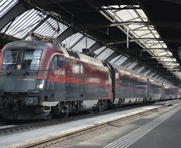 railjet-4494436_1280