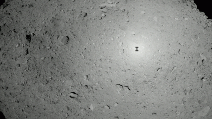 Planetka Ryugu vyfocena během japonské mise