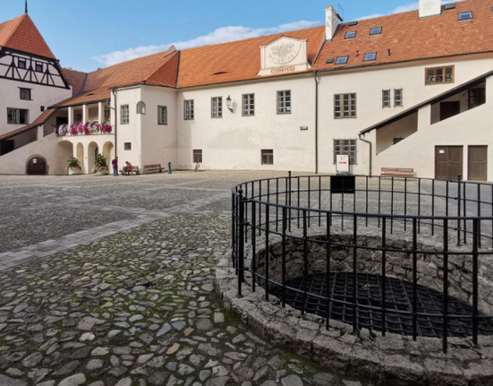 size3-17701320943635-2-lovec-pokladu-skoncil-u-strazniku-z-hradebni-studny-vylovil-21-korun