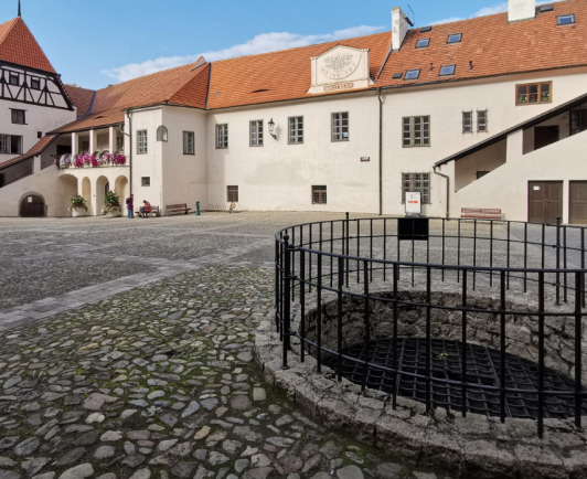 size3-17701320943635-2-lovec-pokladu-skoncil-u-strazniku-z-hradebni-studny-vylovil-21-korun