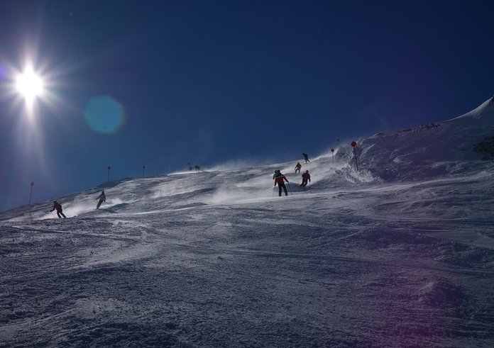 ski-area-arlberg-winter-88c36e-1024