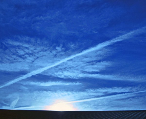 sky_blue_bright_clouds_lines_streaks_white_glistening-932450