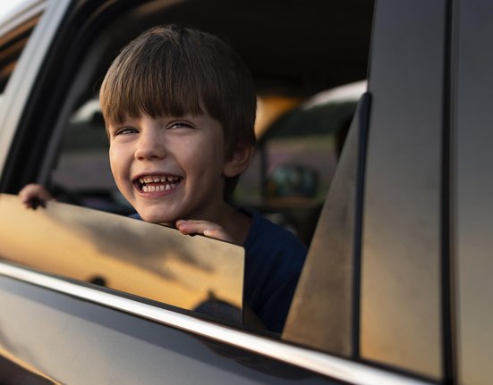 smiley-kid-car-window