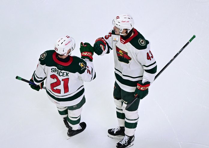 David Špaček se spoluhráčem z Iowy