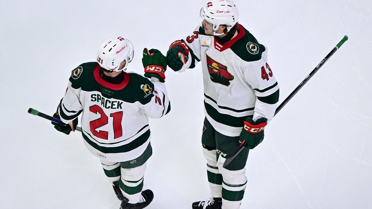 David Špaček se spoluhráčem z Iowy